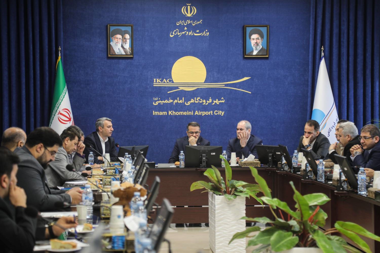 حضور معاون رئیس‌جمهور و رئیس سازمان اداری و استخدامی كشور در شهر فرودگاهی امام خمینی(ره)