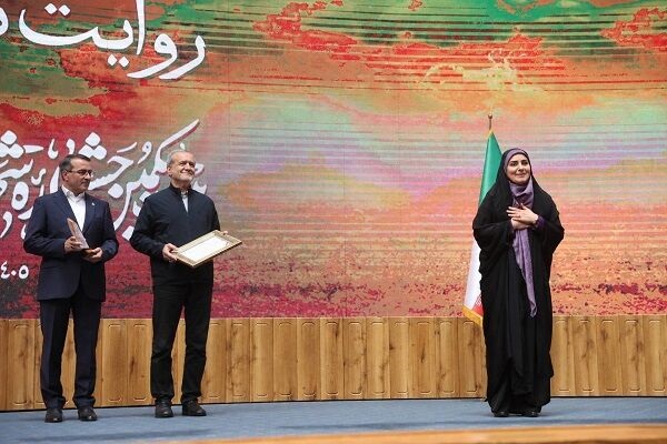لوح سپاس رئیس‌جمهور به وزارت راه و شهرسازی به عنوان دستگاه اجرایی برتر در جشنواره شهید رجایی