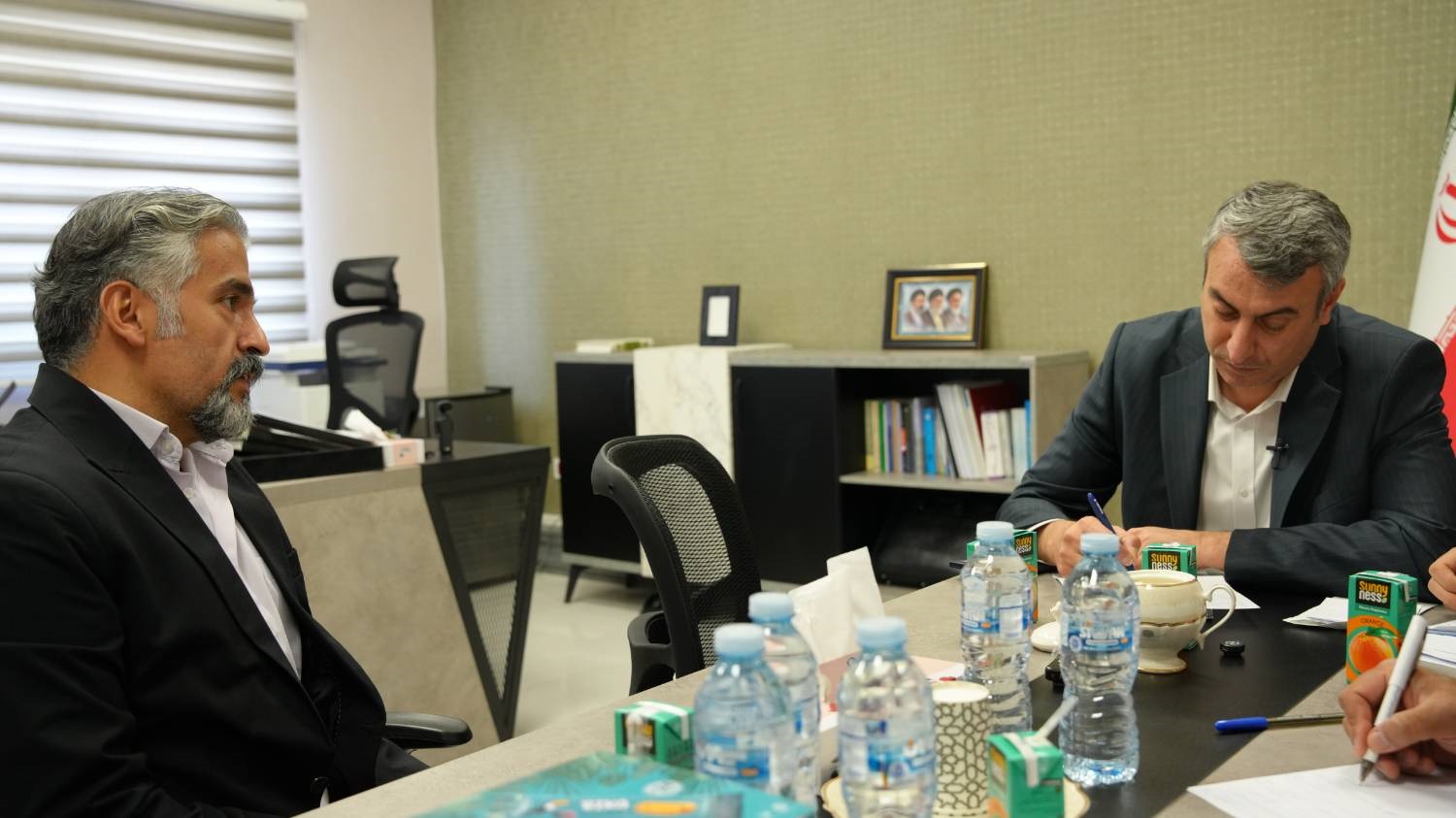 برگزاری نشست «دیدار مردمی» مدیرعامل شركت شهر فرودگاهی امام خمینی (ره) با هدف ارتقای خدمات و تقویت تعاملات