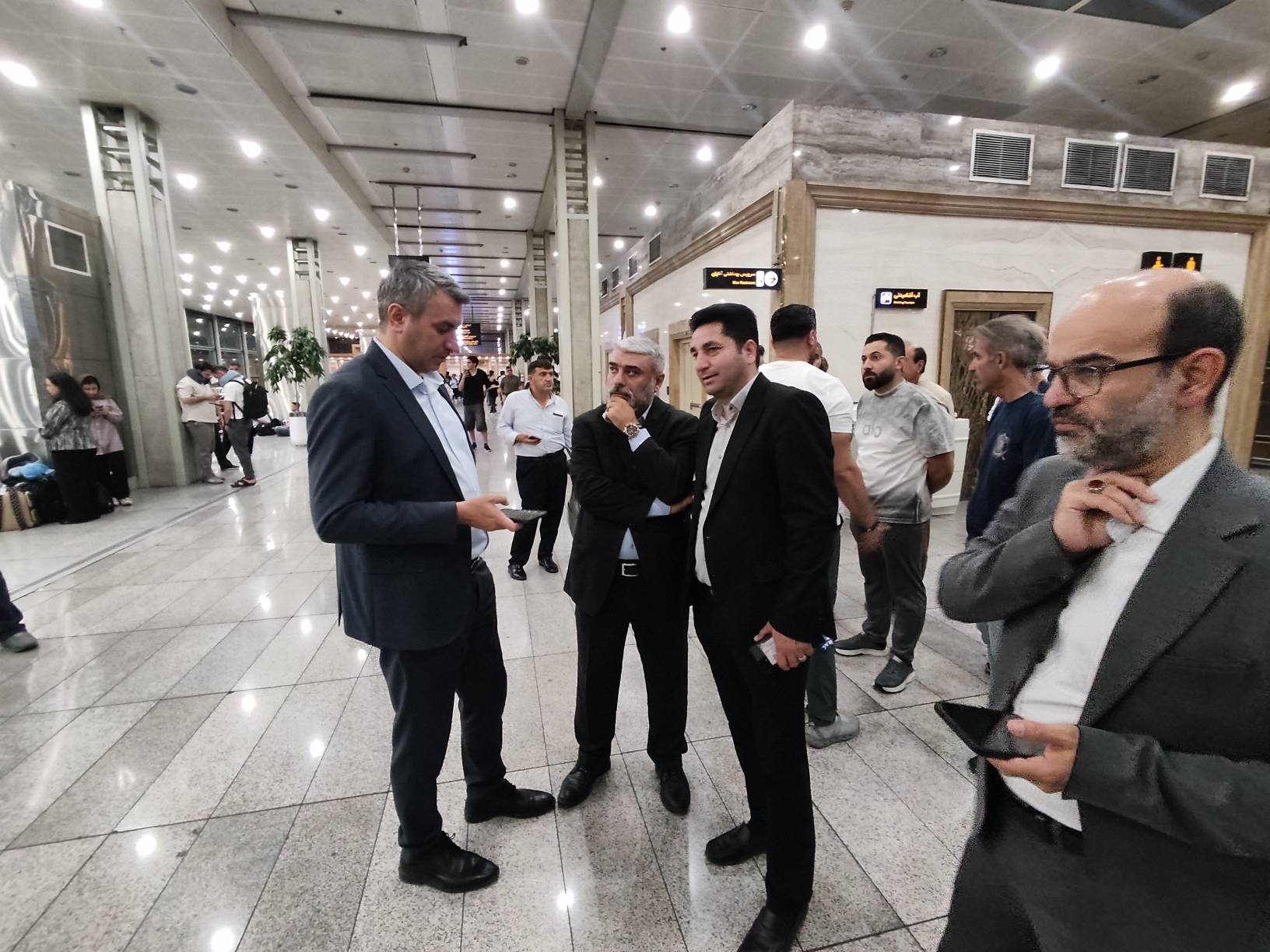 حضور میدانی مدیرعامل شهر فرودگاهی امام خمینی(ره) در ترمینال شماره یك برای نظارت بر فرآیند اعزام و پذیرش مسافران